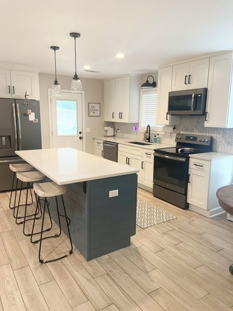 Open kitchen to dining and living rooms