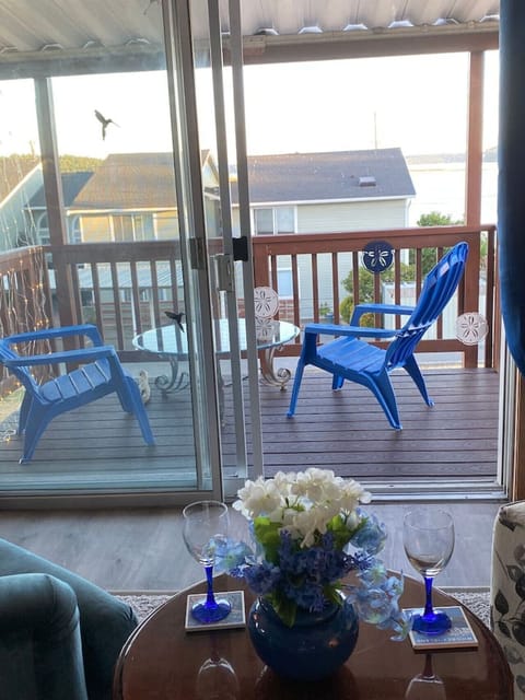 It's hard to decide whether to be inside or go out there!