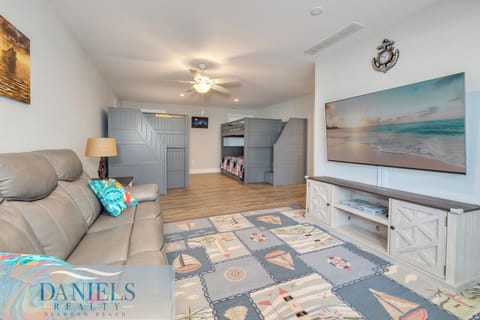 Den/Bedroom
