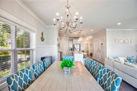 Formal dining table for large groups