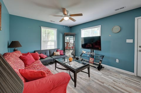 Hopkinsville Vacation Rental | 2BR | 1.5BA | 800 Sq Ft | 5 Steps Required