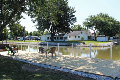 Port Clinton Vacation Rental | 3BR | 1BA | 1,000 Sq Ft | Exterior Steps to Enter