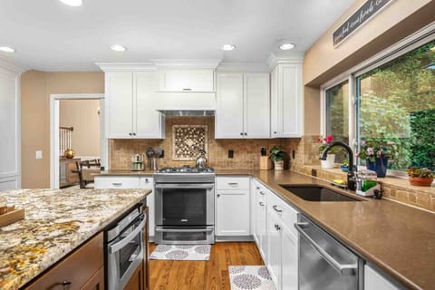 Cook delicious meals for breakfast, lunch, and dinner in this fully equipped kitchen. We suggest grabbing some ingredients from a local farm.
