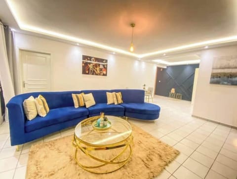 Spacious living room