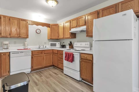 The cozy kitchen offers ample space & all the comforts of home