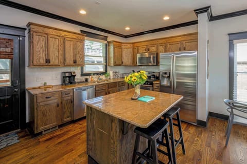 The open Kitchen is very well equipped and offers Counter Seating for 2