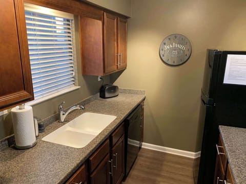 Full kitchen with coffee maker, toaster, dishwasher, and more!