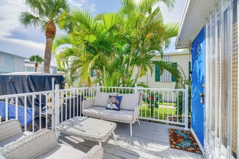 Jensen Beach Vacation Rental | 2BR | 2BA | 720 Sq Ft | 4 Steps Required