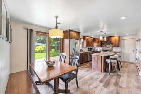 Fully equipped kitchen with pots/pans, utensils, cooking appliances and dining area with seats for 4 to 5 people