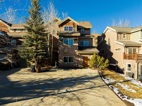 Driveway with ample parking