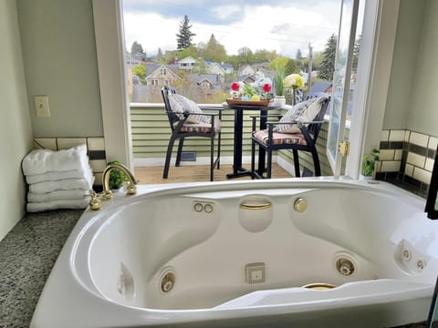 Private balcony outside
室外私人阳台