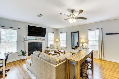 Nacogdoches Vacation Rental | 3BR | 2BA | 2,250 Sq Ft | 4 Steps to Enter