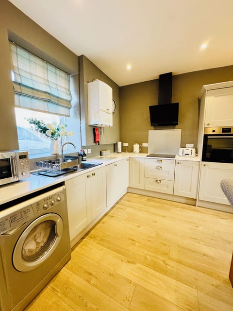 Kitchen / Diner with Washer/Dryer, Dishwasher, Microwave, Oven and Tall Fridge Freezer (2)