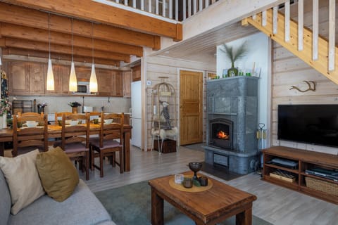 Living room & Fireplace