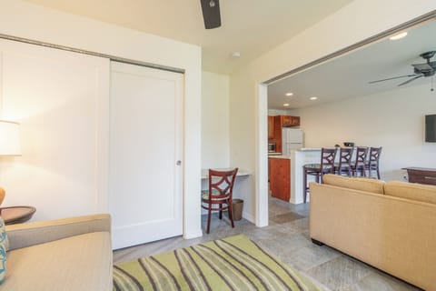 Castle at Kaua'i Kailani - Den Area (8)