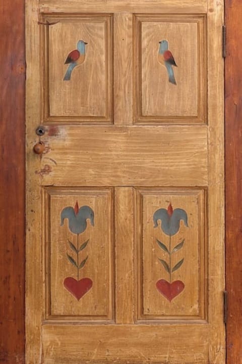 Decorative closet detail