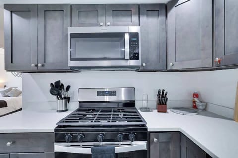 Experience hassle-free cooking with our kitchen's gas stove, full knife set, and microwave, perfect for quick and easy meals.