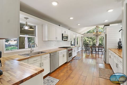 Fully equipped kitchen with everything you need for preparing gourmet meals!