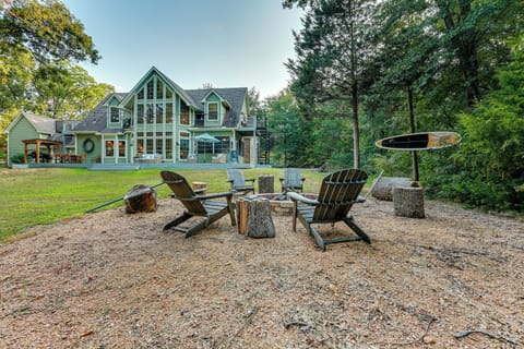 Bonham Vacation Rental | 4BR | 3.5BA | Small Threshold to Enter | 2,900 Sq Ft