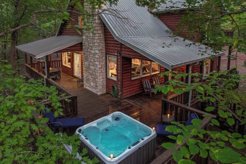 We look forward to making you feel at home. Enjoy the Jacuzzi under the stars, surrounded by towering pine trees.