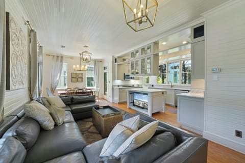 OPEN FIRST LEVEL  - FRESH DECOR & HIGH CEILINGS