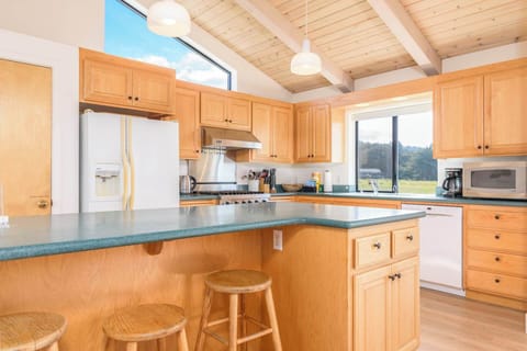 Additional counter seating