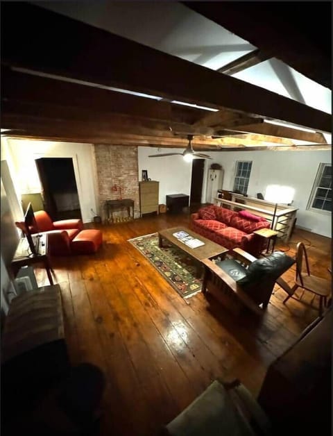 Riverfront Rustic 1824 Mansion House in Troy