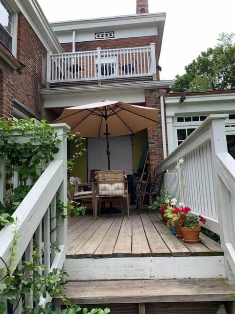 Outdoor sitting at the deck