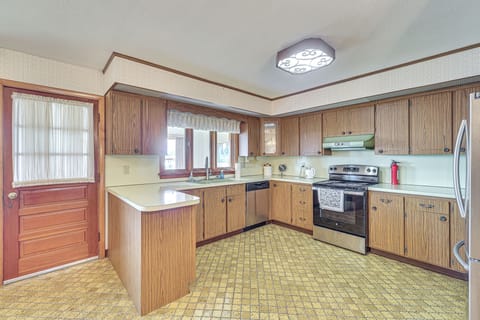 Kitchen | Drip Coffee Maker | Dishwasher | Cooking Utensils | 2nd Floor