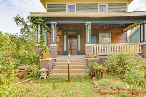 Birmingham Vacation Rental | 3BR | 2BA | Steps to Enter | 2,000 Sq Ft