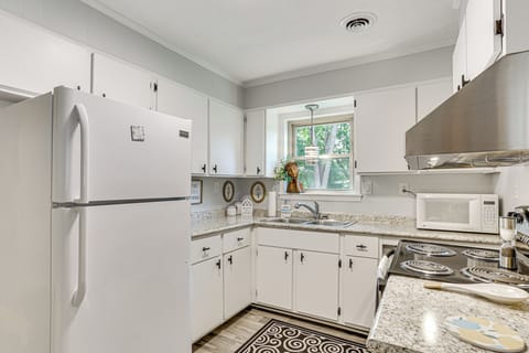 Kitchen | Cooking Basics | Crockpot | Microwave | Toaster | Spices