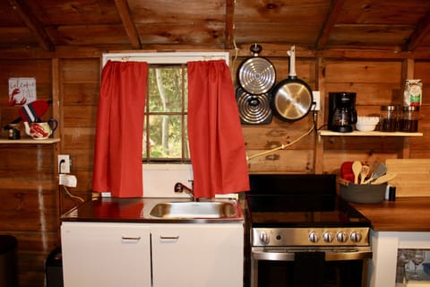 Fully equipped, electric cooktop stove, mini fridge, microwave, drip coffee maker, cooking basics, dishware, utensils