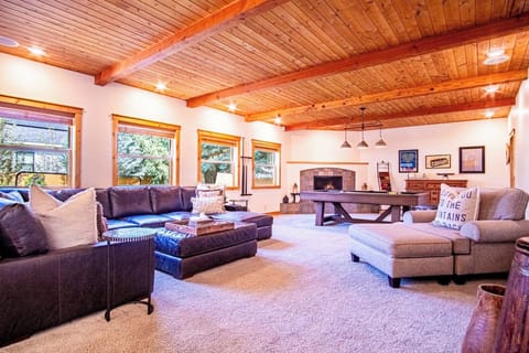 Spacious 3BD 2 1/2 BA Family Home in Hailey - Sleeps 6 guests