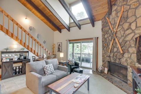 Sunriver Vacation Rental | 1BR | 2BA | Stairs to Enter | 861 Sq Ft