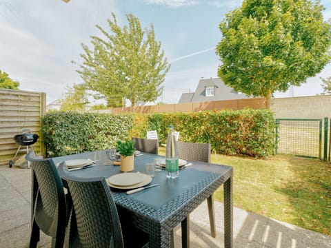 Sky, Cloud, Table, Plant, Property, Furniture, Outdoor Table, Chair, Interior Design, Outdoor Furniture