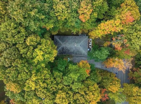 Chic Golf Course Escape W/Hottub House in Bear Creek