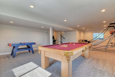 Family-friend vacation rentals & Fun-filled Getaways is perfect for families, groups, and gamers. The cozy setup ensures a relaxing yet exciting stay, making it an ideal choice for travelers seeking both comfort and entertainment.
