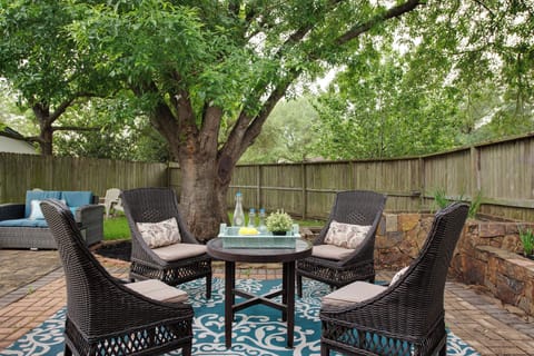 Large backyard with comfortable seating, perfect for outdoor relaxation