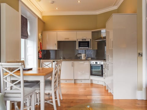 Kitchen | Edleston holidays - Flat 4E - Edleston House, Aberystwyth