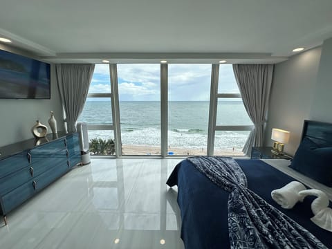 Spectacular Master Bedroom, Beach & Ocean Front View!