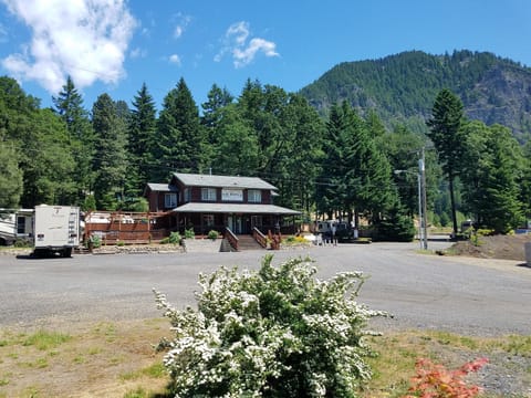 Lodge in Home Valley, WA