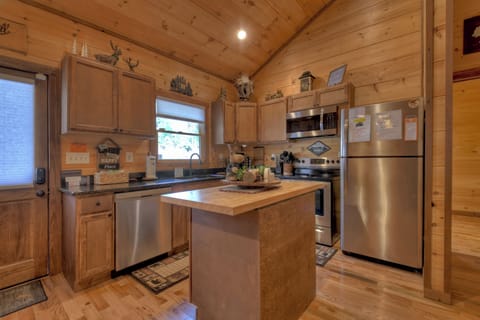 Squirrels Hideaway comes with a fully equipped kitchen 