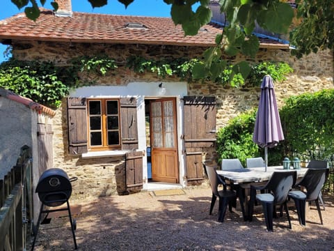 Gite La Vigne Front terrace
