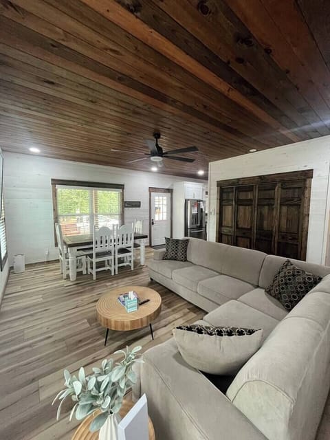 565f0758-8336-4b0b-bcdf-0a7d3a3bae87