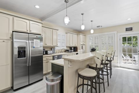 Kitchen with Island Seating for 4