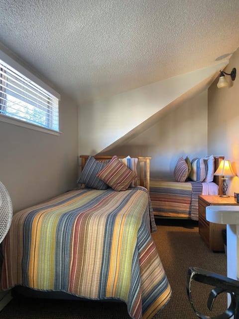 Unit with 1 Twin size bed