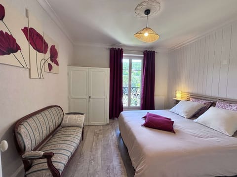 bedroom with queen-size bed (160 x 200 cm²)