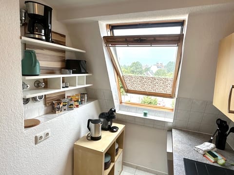 Geschirrspüler, 2 Kaffeemaschinen, Wasserkocher, Mikrowelle, Toaster