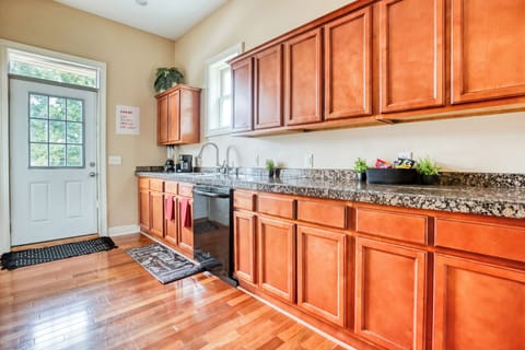 Fully equipped kitchen, complete with all the essentials for a perfect meal.