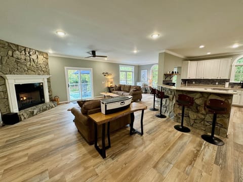 Welcome to "Live Edge Lodge"! The Home of Live Edge Furniture!